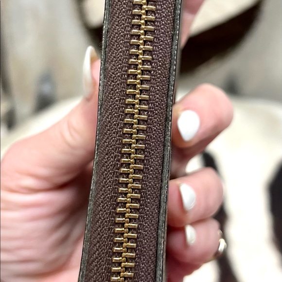 Authentic Louis Vuitton Damier Zippy Wallet - Picture 4 of 8